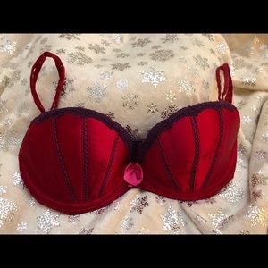 32D Victoria Secret red bra